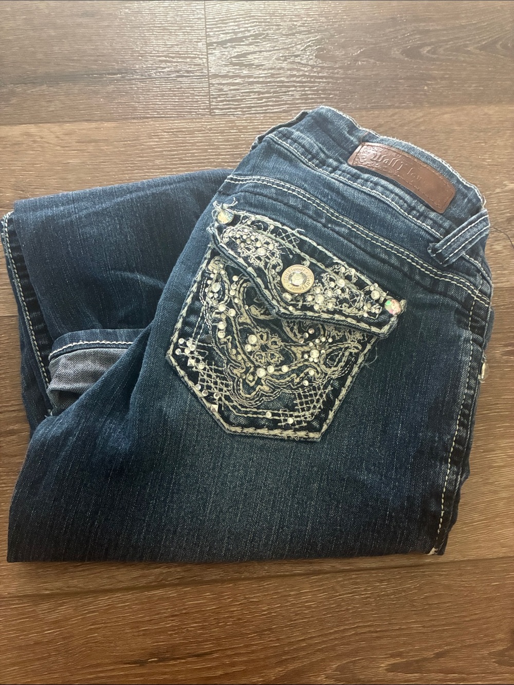 WALLFLOWER Bling Pocket Cuffed Capris - Size 1